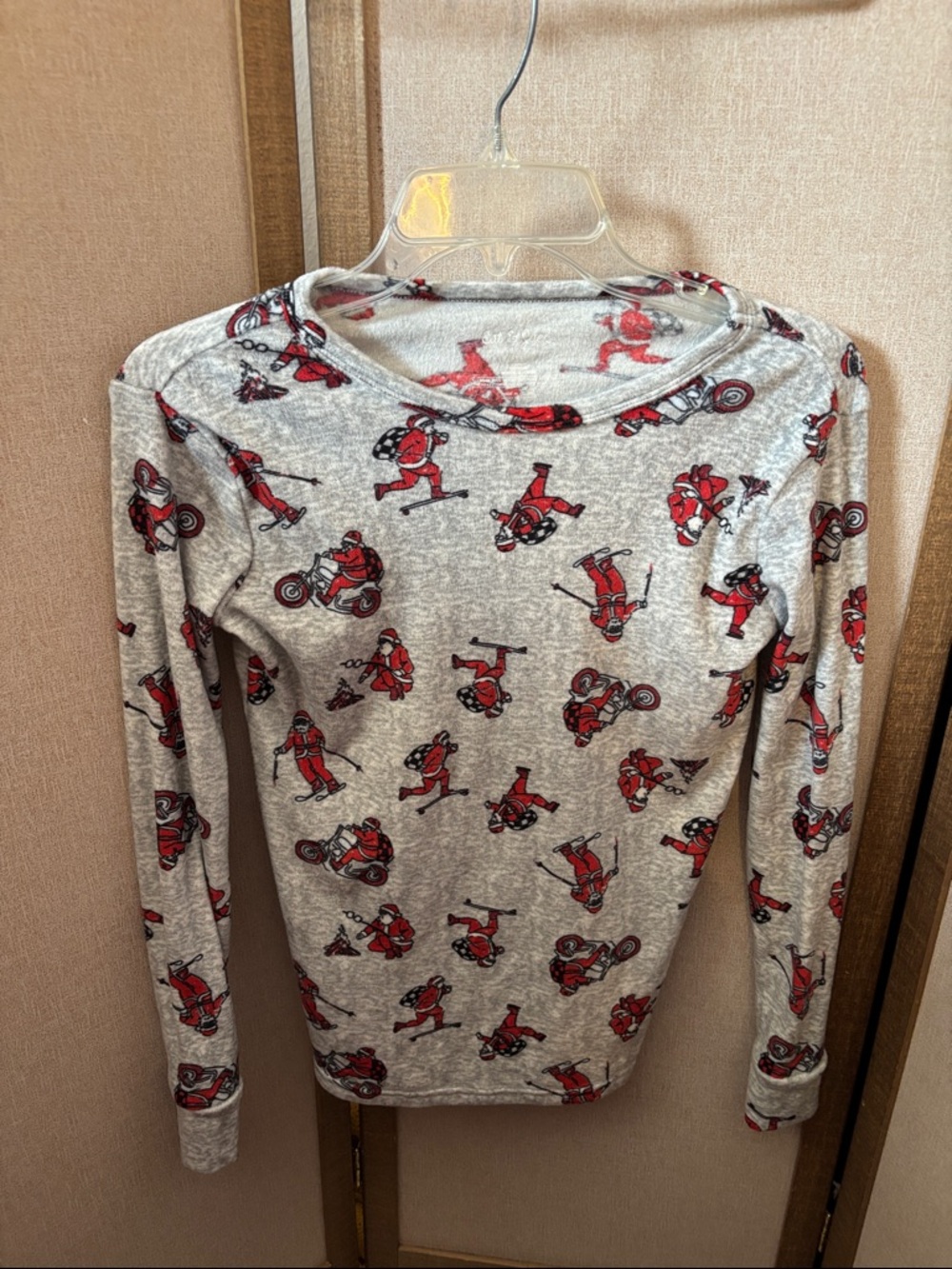 Cat & Jack Gray Long Sleeve Sleep Top with Red Ski & Snowboard Print 14